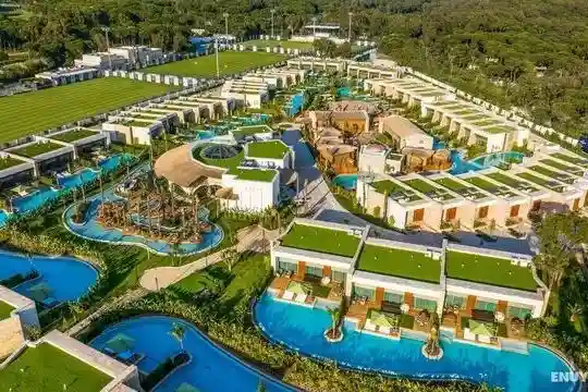 VIP Transfer to Regnum Carya Golf & Spa Resort: Start Your Luxury Holiday in Just 35 Minutes from Antalya Airport!